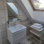Zsanett Apartment *
