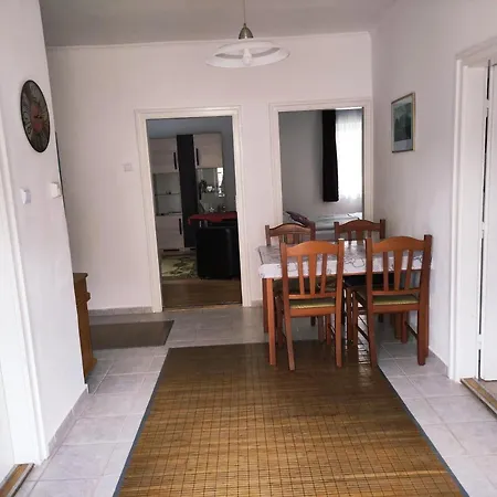Apartman Zsanett *